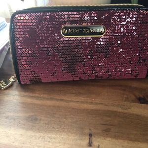 Never used Betsy wallet.